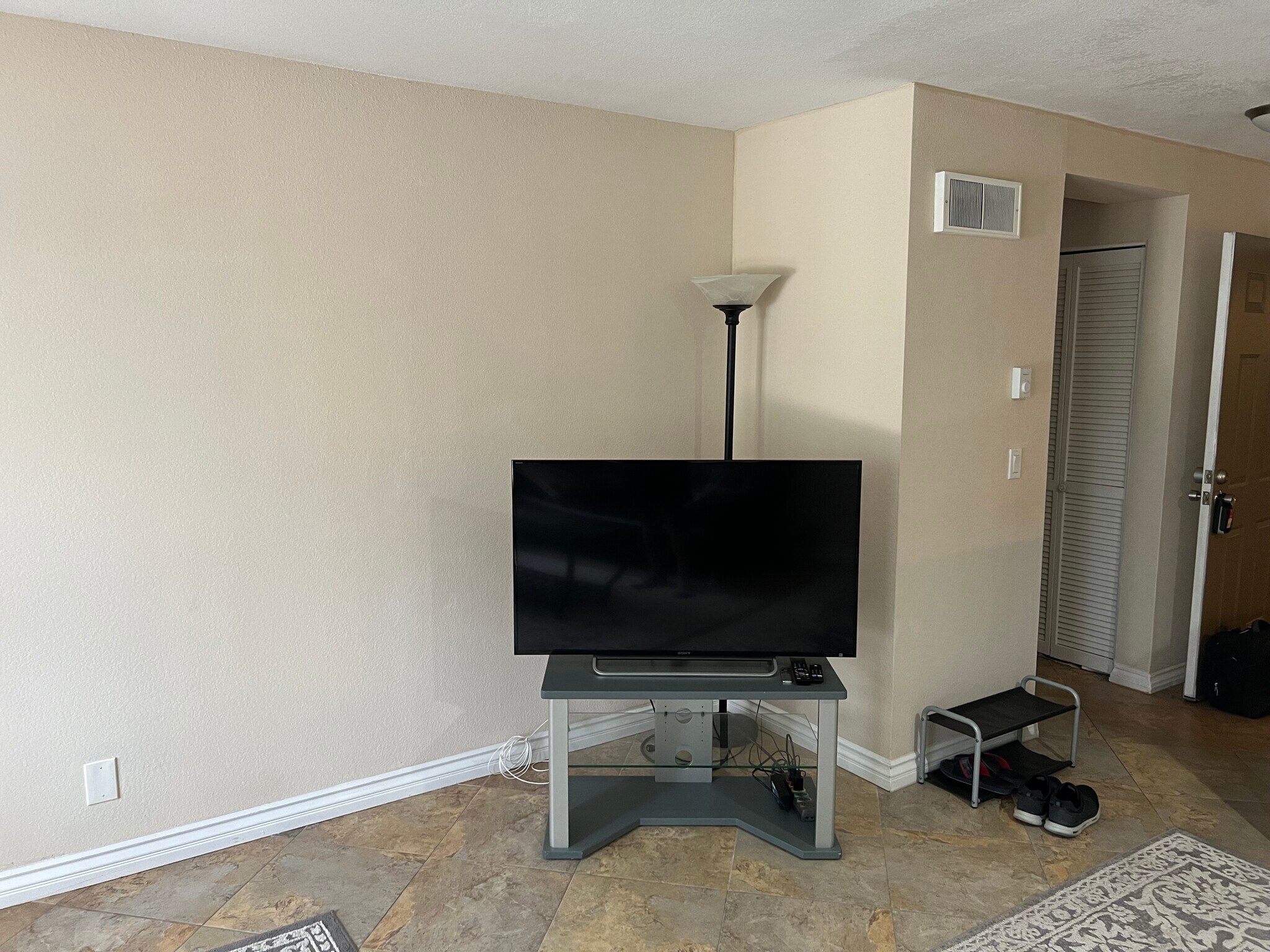 Building Photo - 8889 Caminito Plz