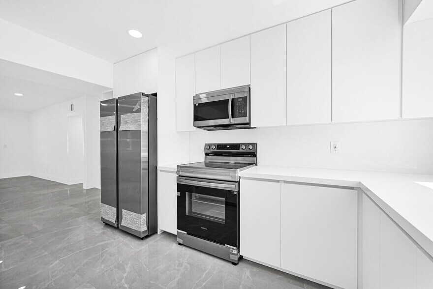 Building Photo - 4040 SW 108th Ave