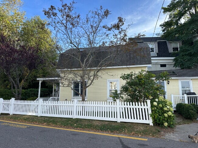 Building Photo - 2BR WINTER RENTAL, Fully Furnished– Heat Included, Near Downtown Kennebunkport