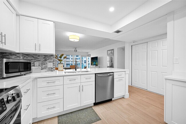 Building Photo - 3900 Galt Ocean Dr