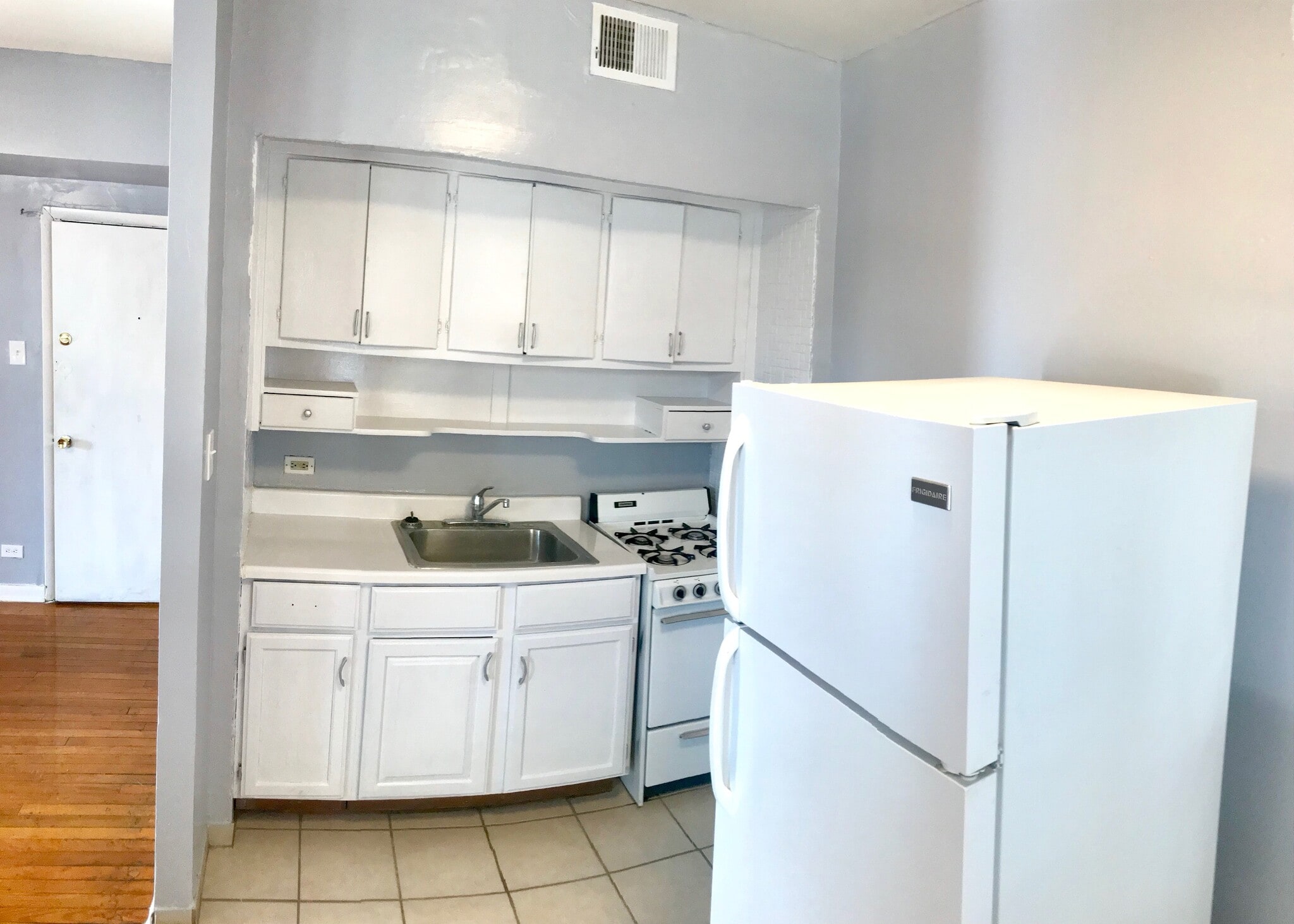 Building Photo - 4355 S Sawyer Ave