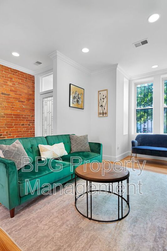 Building Photo - 1037 5th St NE