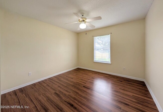 Building Photo - 12162 Millford Ln N