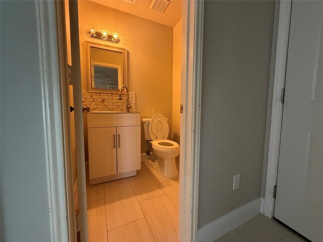 Building Photo - 28402 Ascot Farms Rd