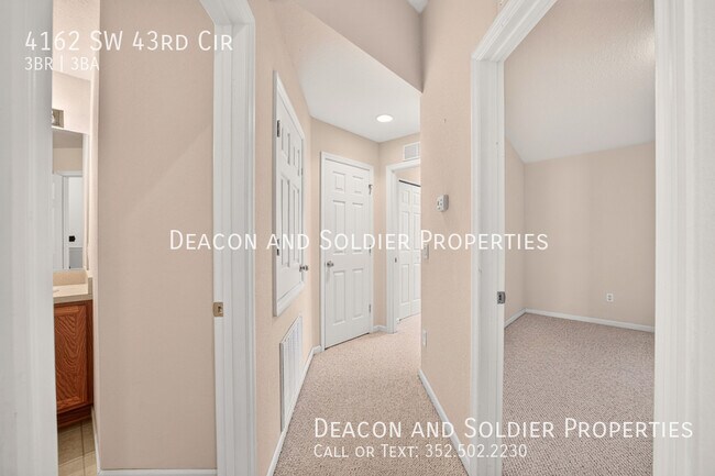 Building Photo - 4162 SW 43rd Cir