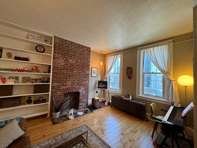Building Photo - Coming soon! Stylish 3 Bedroom 1.5 Bathroo...