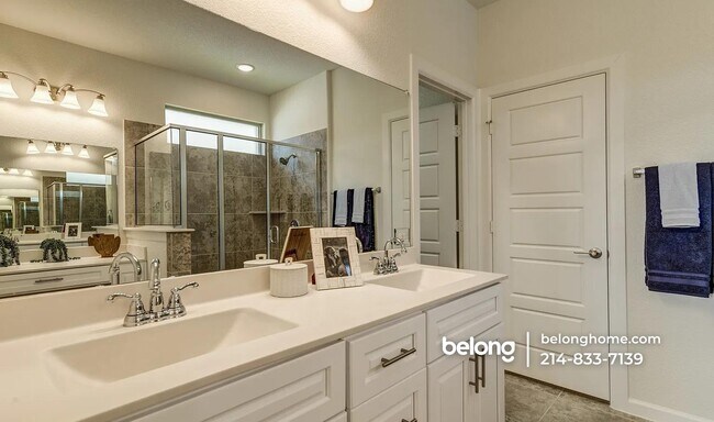 Building Photo - 422 Hazeltine Rd