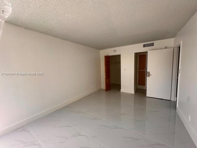 Building Photo - 17021 N Bay Rd