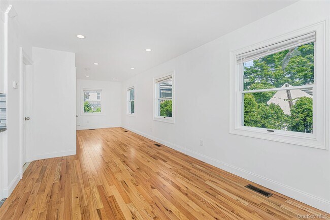 Building Photo - 174 Ashford Ave