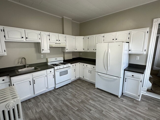 Building Photo - Single Family Home