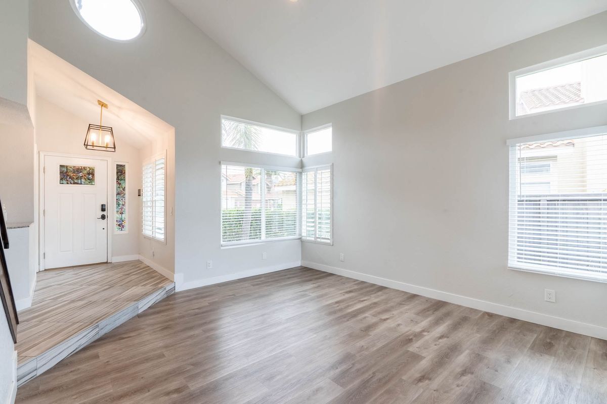 Building Photo - 4744 Golden Ridge Dr