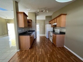 Building Photo - Perfect Peaceful Palm Coast Beauty 3/2 Available Today!