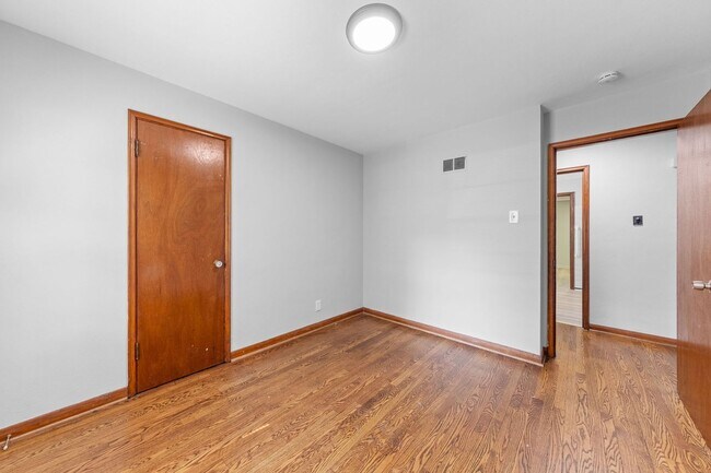 Building Photo - Cozy 3-Bedroom Home in Ferguson – $1,499/m...