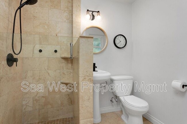 Building Photo - 3267 Bernardo Ln