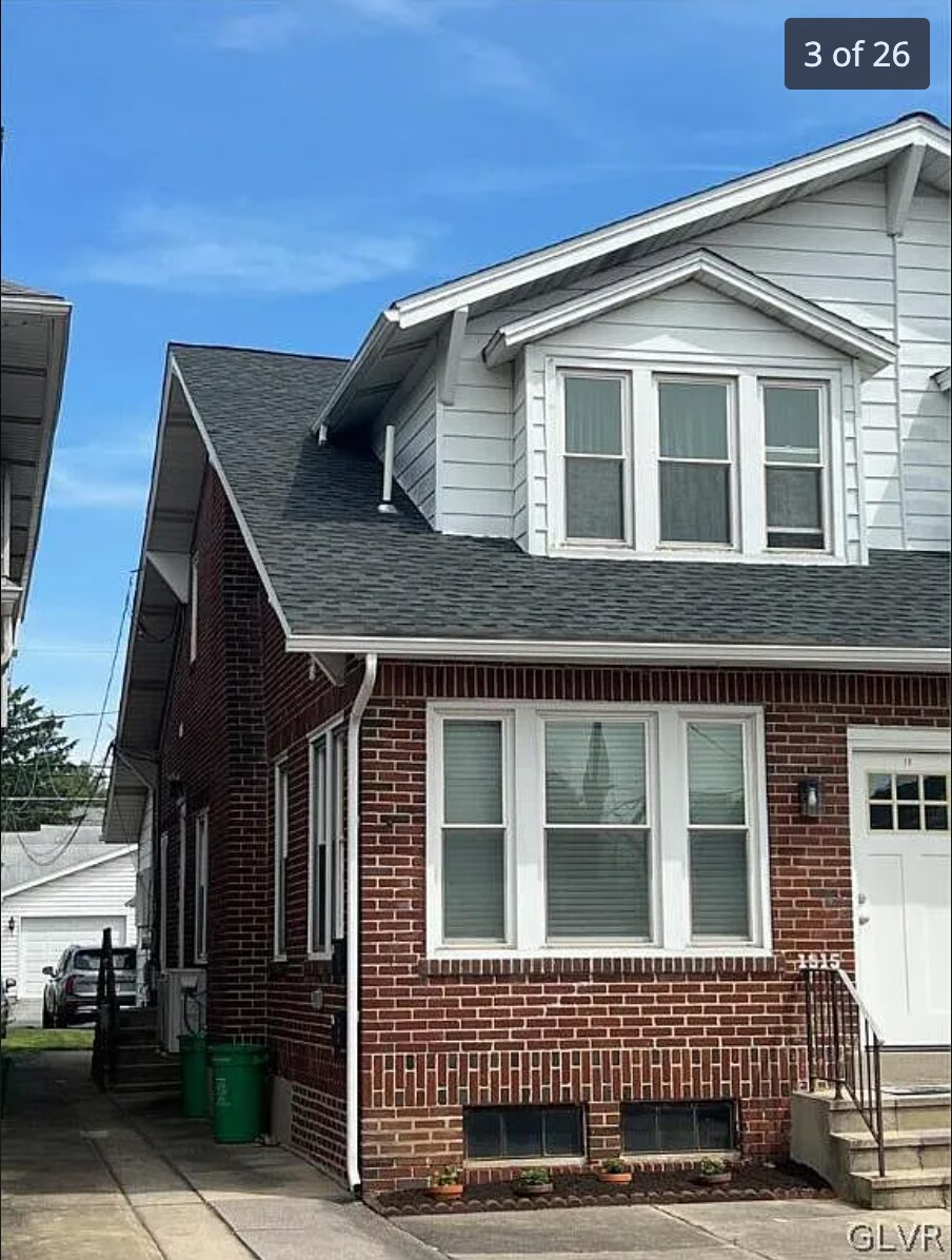 Building Photo - 1915 W Livingston St