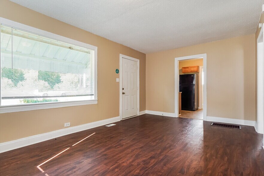 Building Photo - 3004 Forestdale Blvd
