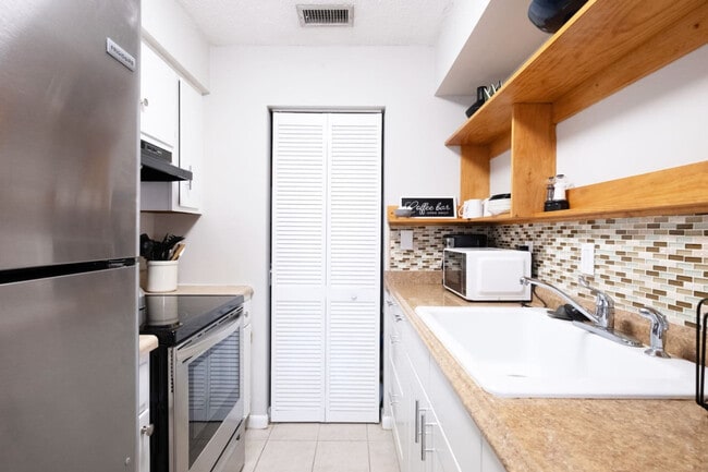 Building Photo - 3431 NW 21st Dr