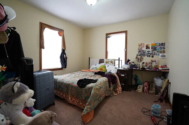Building Photo - No Brokers Fee