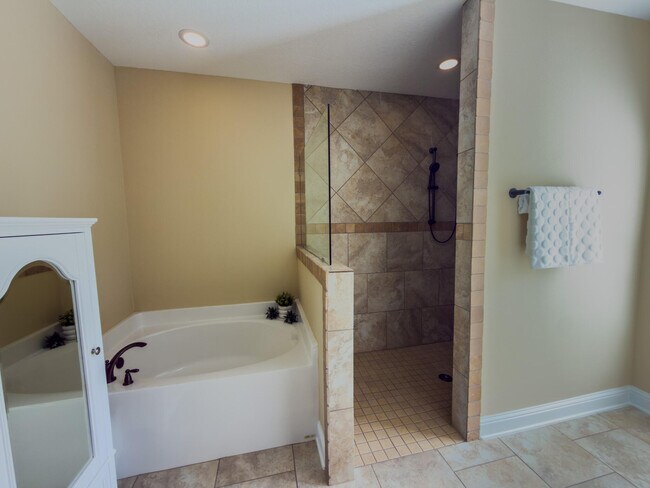 Building Photo - 2512 Cove Rd