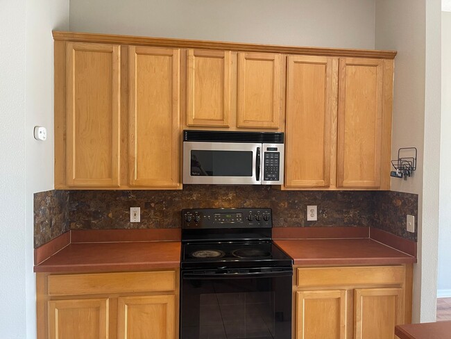 Building Photo - RIVERVIEW POOL HOME FOR RENT