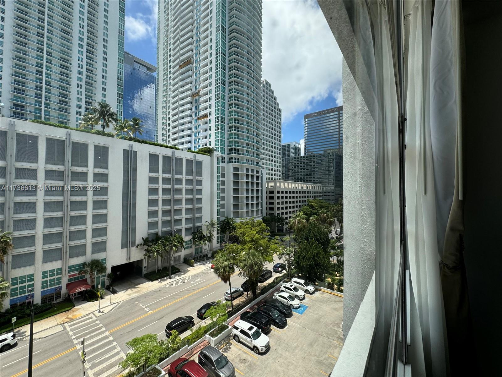 Building Photo - 999 Brickell Bay Dr