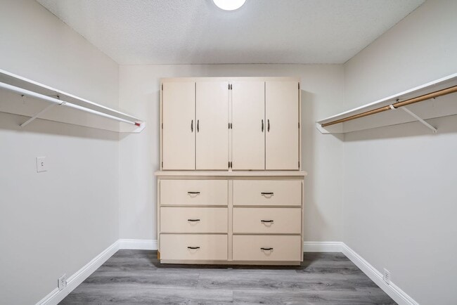 Building Photo - Golf course views in LVCC