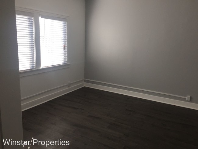 Building Photo - 1017 S Kingsley Dr