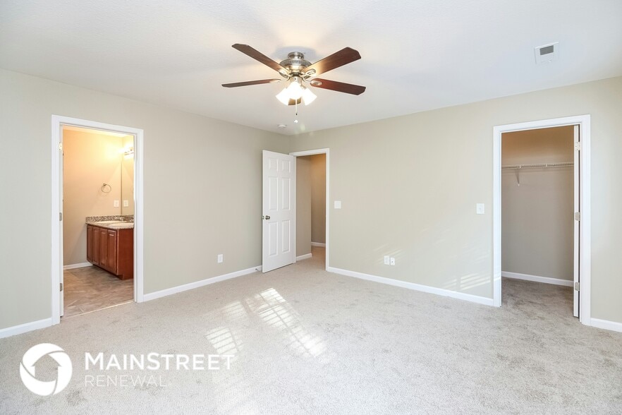 Building Photo - 305 Walnut Crossing Dr