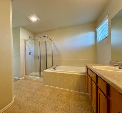 Building Photo - 3 Bedroom Home With Plenty of Space! Avail...