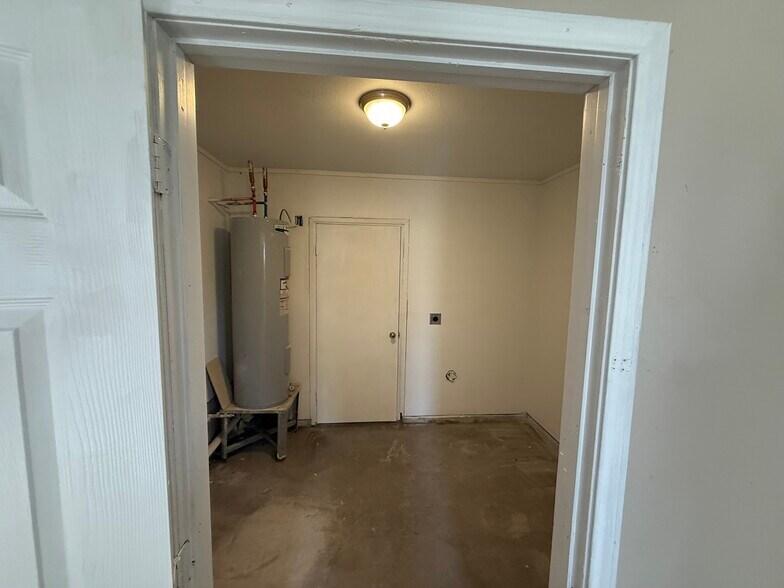 Building Photo - 1907 Oklahoma St