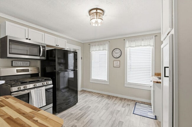 Building Photo - 219 Emerson Ave