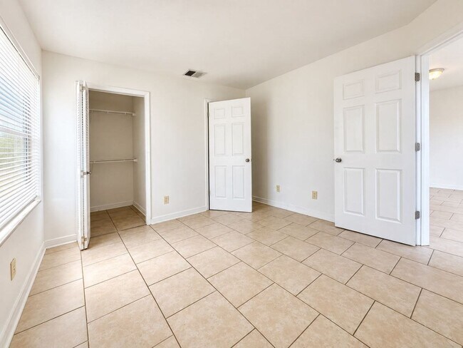 Building Photo - 4772 Walden Cir