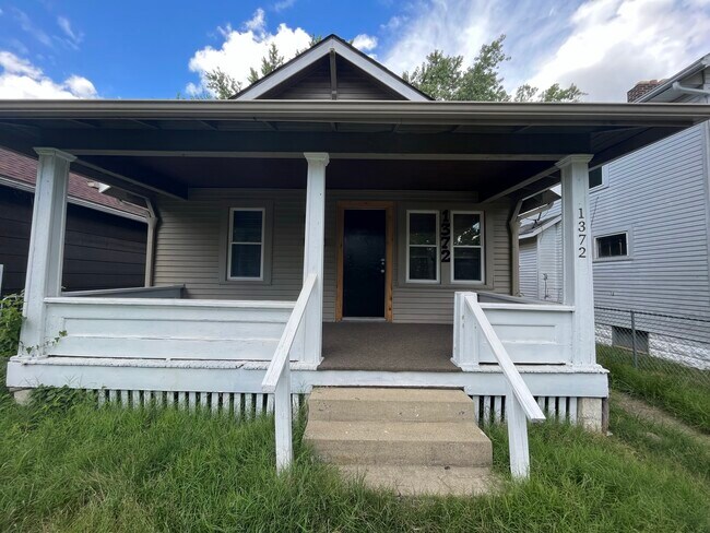 Primary Photo - 1372 Aberdeen Ave