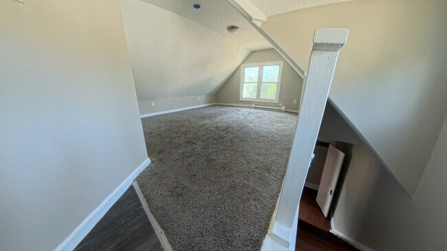 Building Photo - 4 Bedroom 2-Story Duplex - Avail Now!