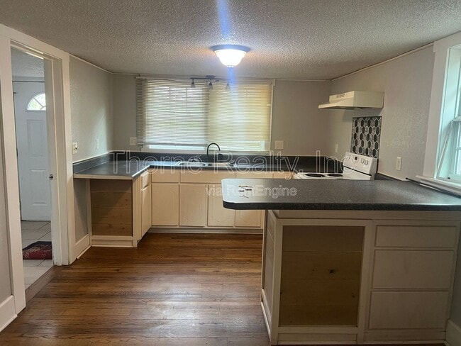 Building Photo - 813 Clark St