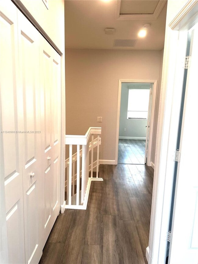 Building Photo - 246 NE 208th Ter