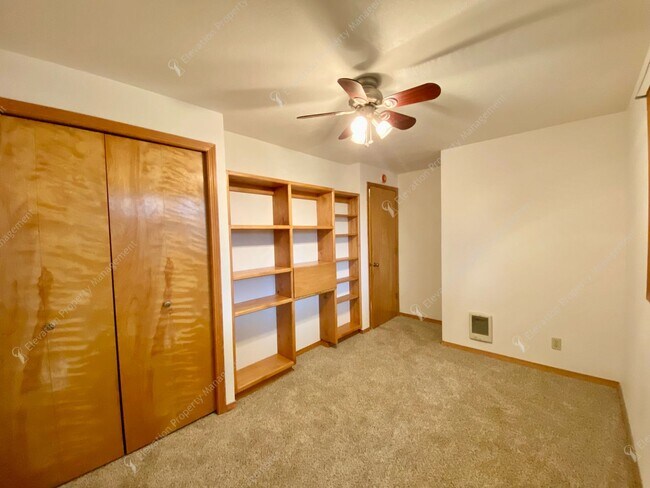 Building Photo - Bend Ranch-Style Home with Covered Patio &...