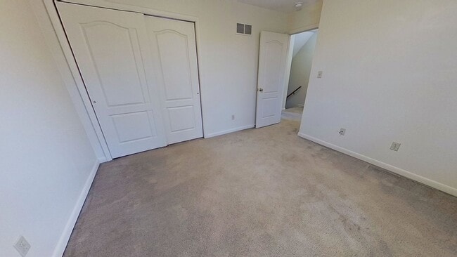 Building Photo - Townhouse with Garage & Private Deck