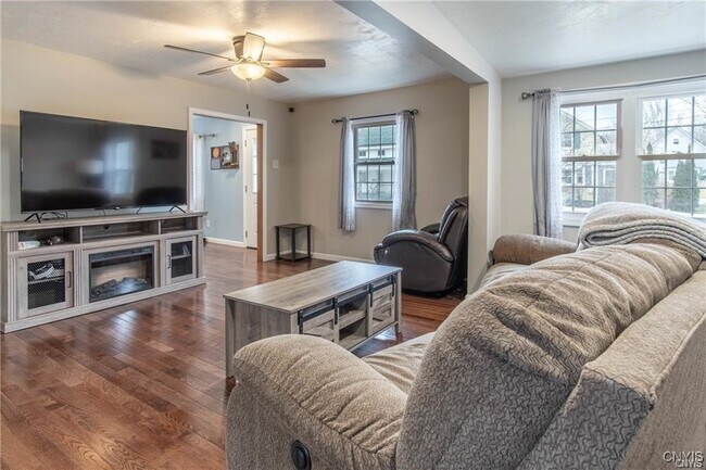 Building Photo - 215 Francis St