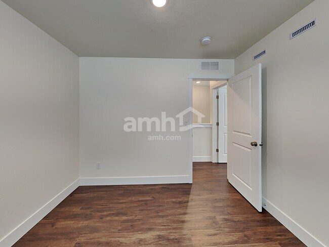 Building Photo - 9444 Wabash St