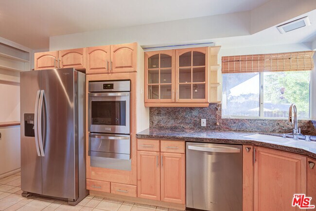 Building Photo - 15511 Woodcrest Dr