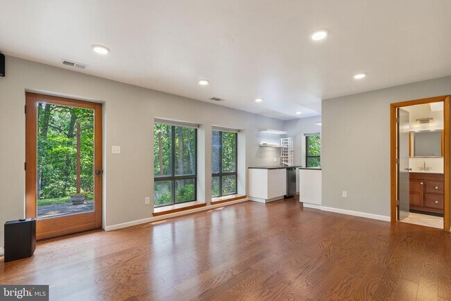 Building Photo - 39368 Longhill Ln