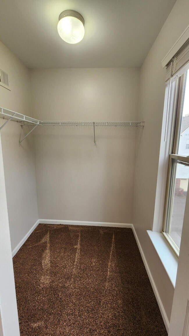 Building Photo - 1574 Kessler Ave