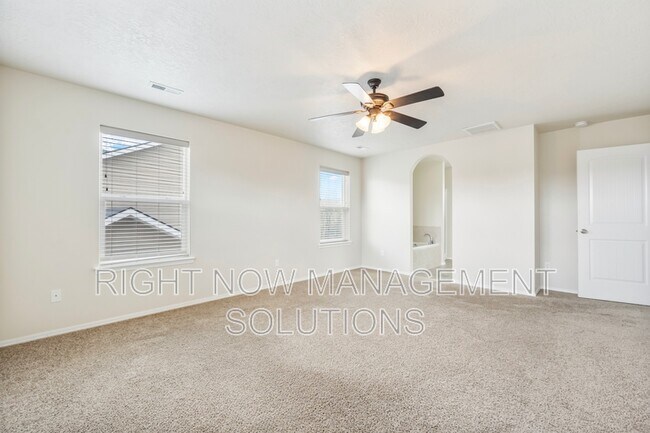 Building Photo - 1860 E Adelaide Dr