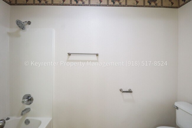 Building Photo - 4 Bed | 2 Bath in Broken Arrow!