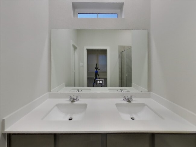 Building Photo - 9835 Willow Creek Commerce Dr