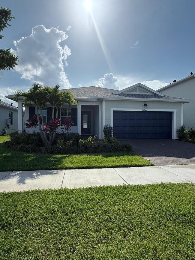 Primary Photo - 10525 SW Orana Dr