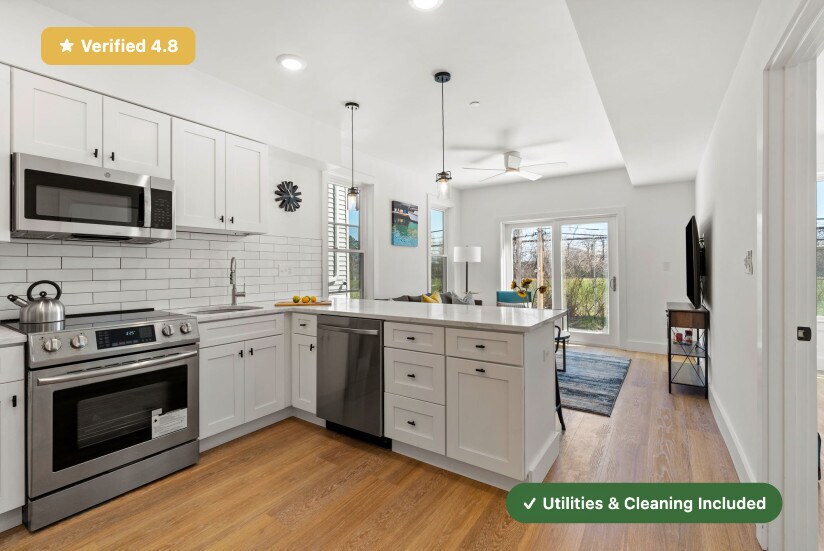 Building Photo - Furnished Private Bedroom with Private Bath in East Boston!