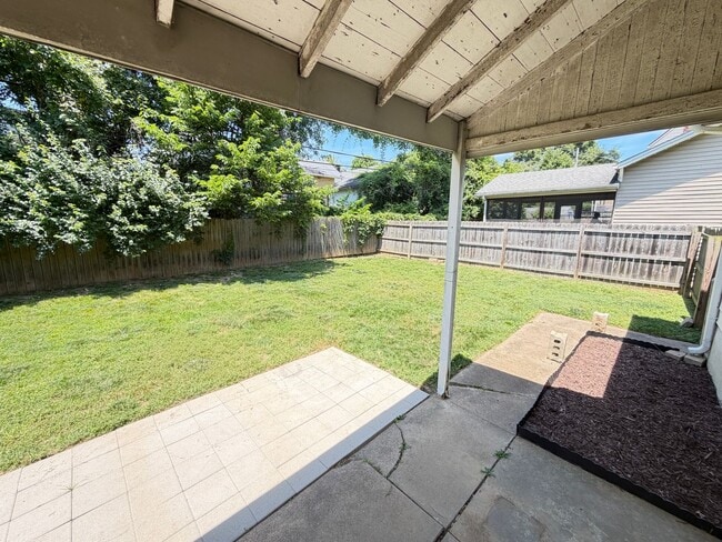 Building Photo - Spacious & Comfortable Two-Bedroom, and Bath House!
