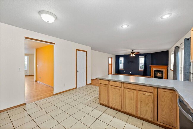 Building Photo - Spacious 4-Bedroom Olympia Home with A/C, ...